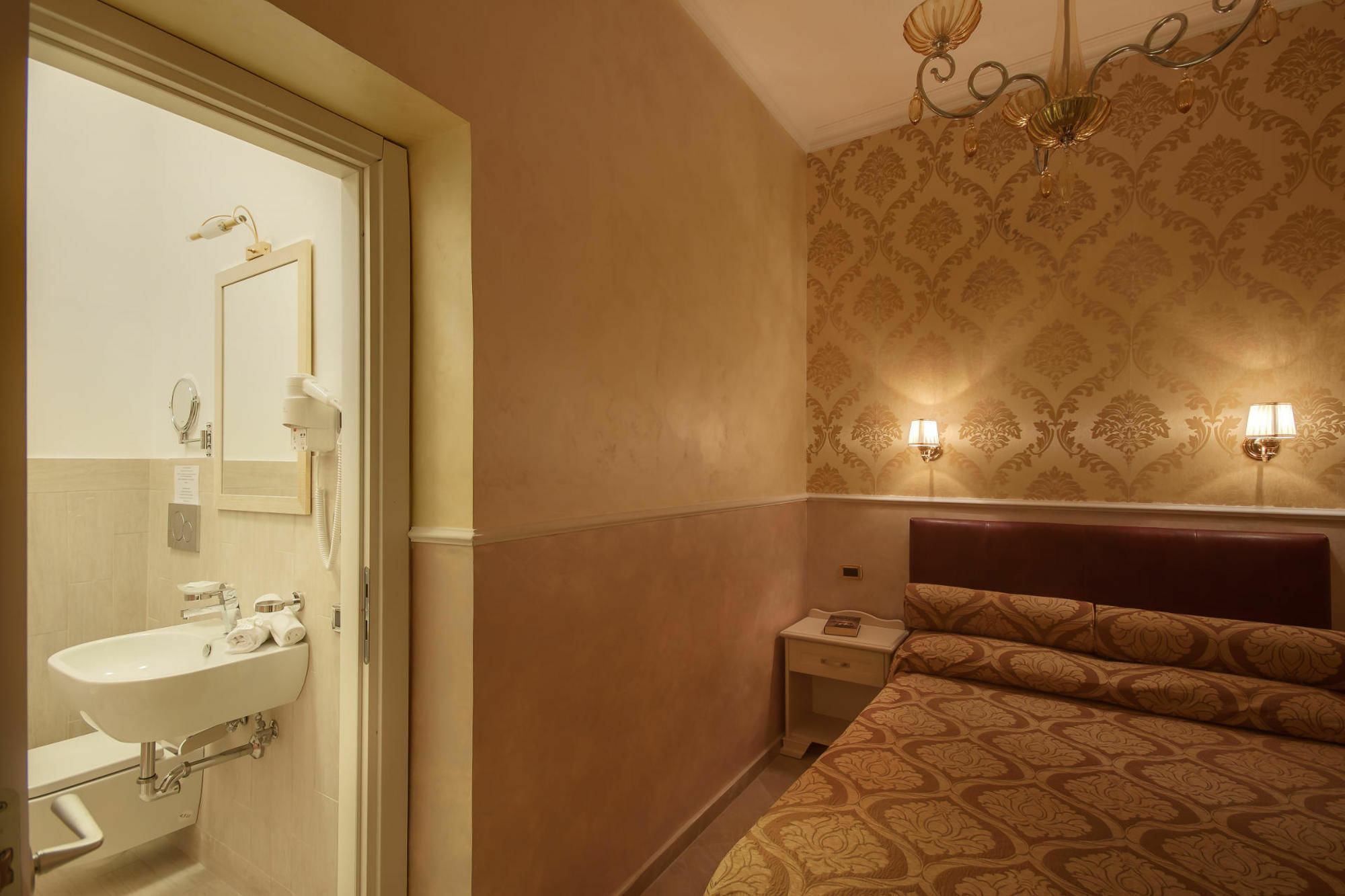 Quality In Rome Hotel ภายนอก รูปภาพ